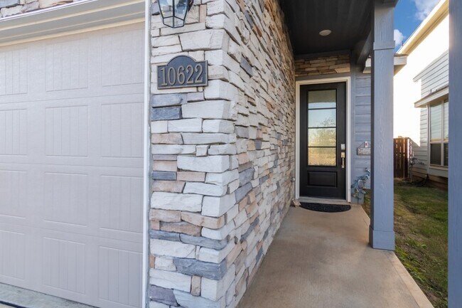 Primary Photo - 10622 Cabot Trl