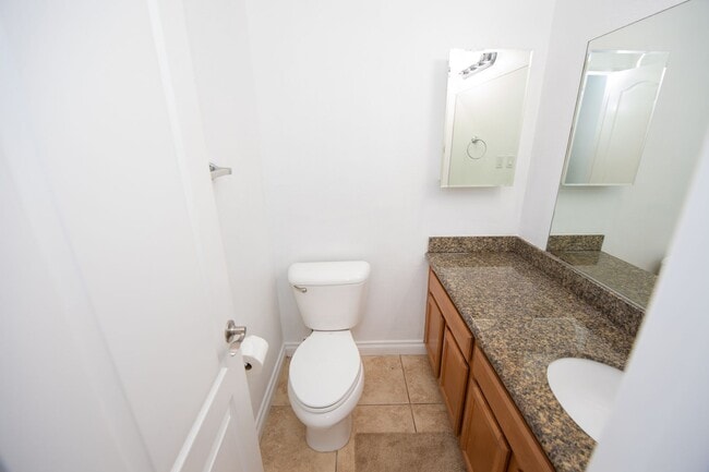 Building Photo - $500 off first month rent! 2BR/1.5BA Condo! 2 parking spaces