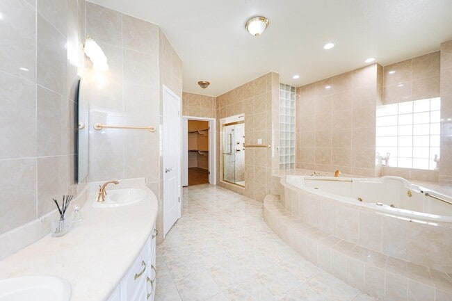 Building Photo - 314 Bordeaux Dr