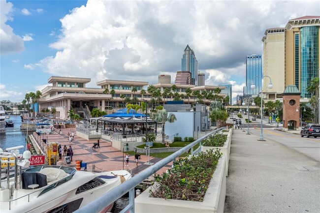 Building Photo - 3301 Bayshore Blvd