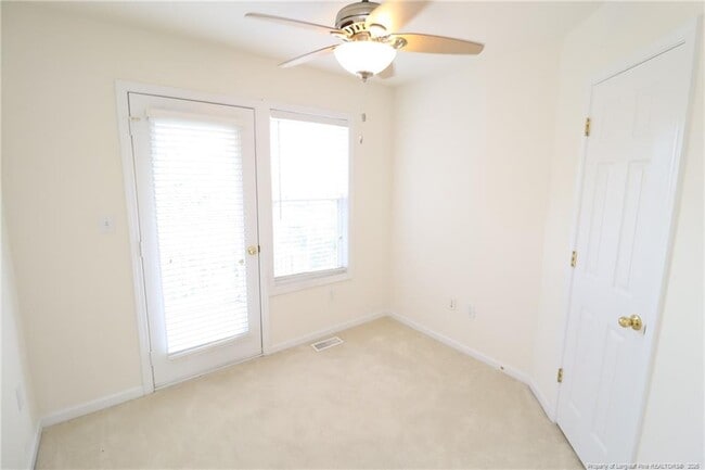 Building Photo - 416 Oak Pine Dr