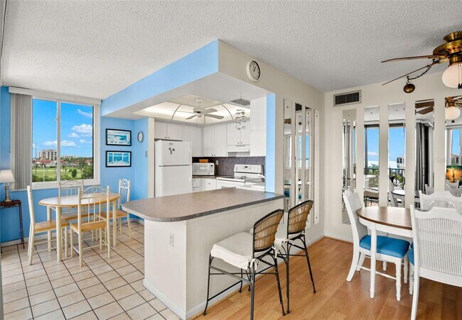 Building Photo - 6219 Palma Del Mar Blvd S