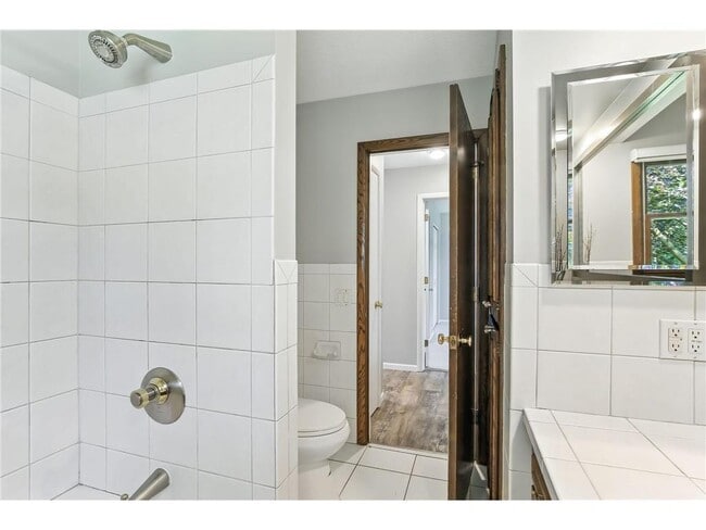 Building Photo - 455 Black Oaks Ln N