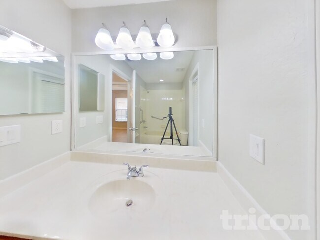 Building Photo - 10636 Deerberry Dr