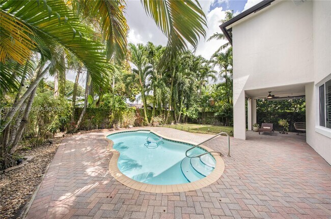 Building Photo - 3922 SW 60th Ave