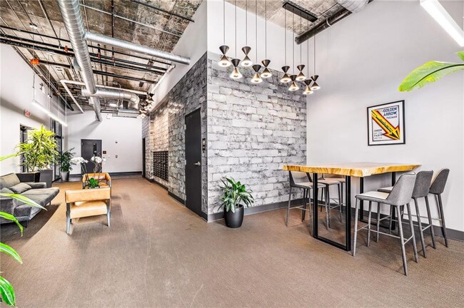 Building Photo - 112 Rogers St NE