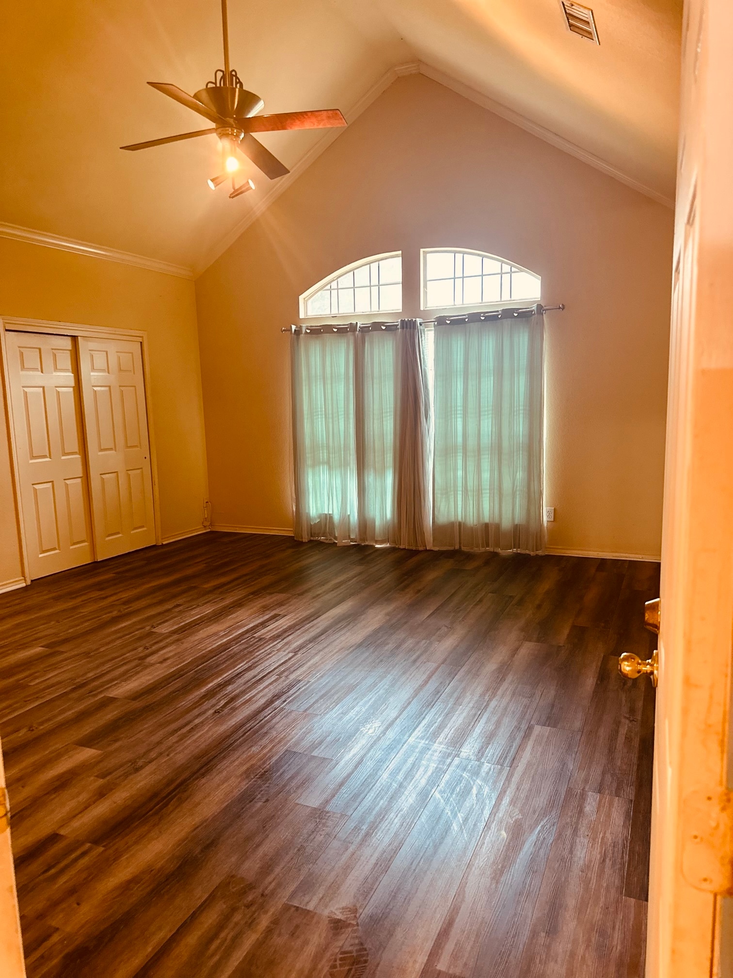 Master bedroom - 1728 Shadow Crk