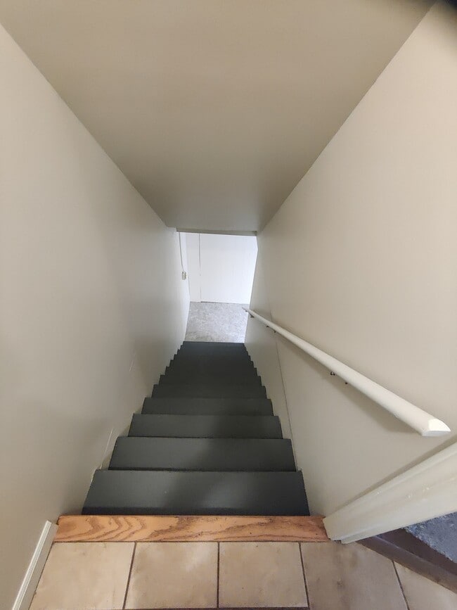 Building Photo - 117 Colonial Pkwy