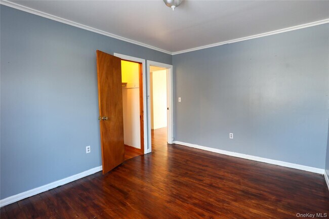 Building Photo - 156 Lampman Ave