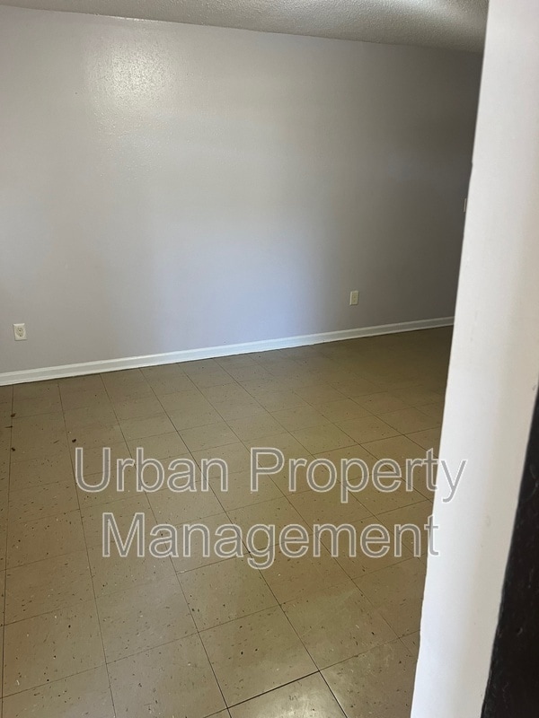 Building Photo - 713 Regent Pl