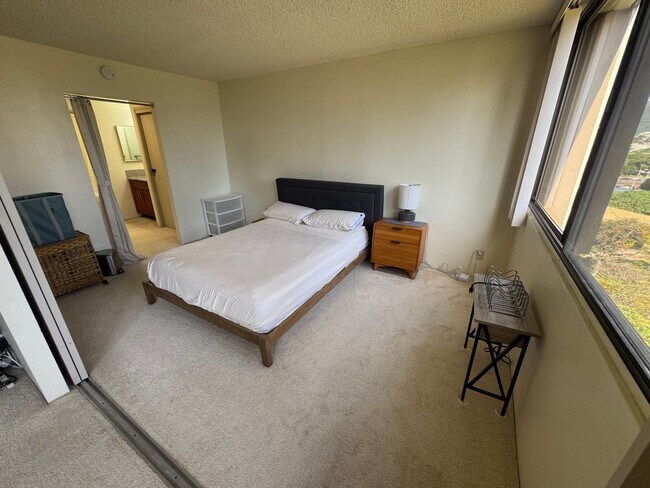 Building Photo - Available Now! Furnished Downtown 1 Bed/ 1 Bath Condo with A/C & Pool at Kukui Plaza