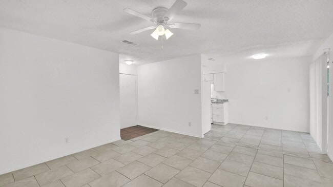 Building Photo - Beautiful fireplace, Large back yard, Wash...
