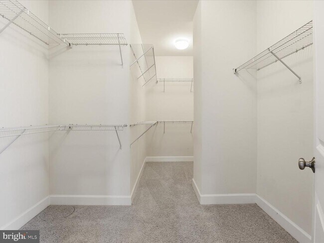 Building Photo - 20305 Savin Hill Dr