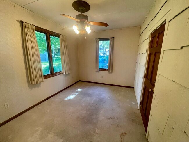 Building Photo - 97 Pepperidge Cir