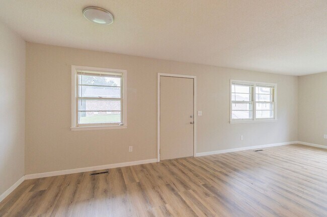 Building Photo - 3711 Weymeyer Dr
