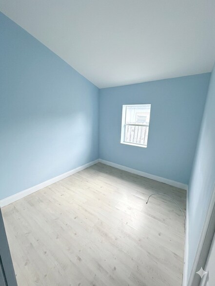 Bedroom - 519 NW 10th Ave