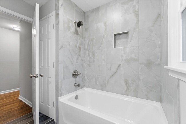 Building Photo - 904 Richardson St