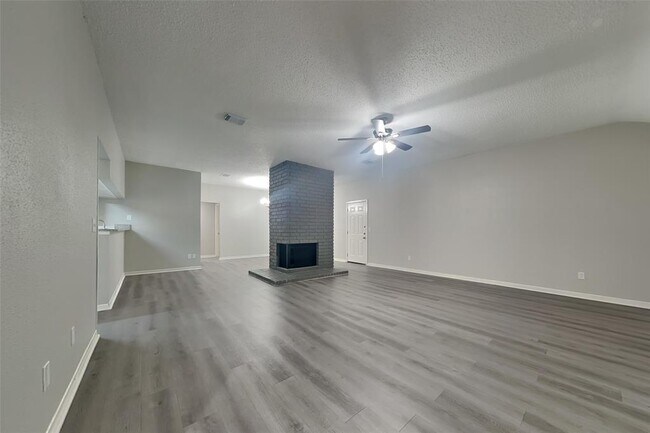 Building Photo - 9315 Silver Tip Dr