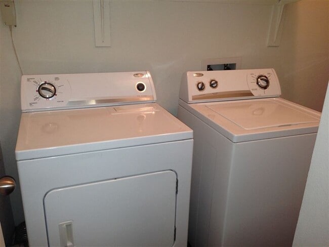 Building Photo - 4 br, 2.5 bath Duplex - Norman Street Dupl...