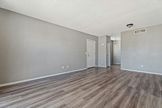 Building Photo - 2814 E Marconi Ave