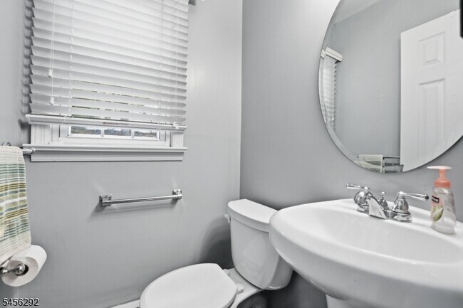 Building Photo - 518 Orchard Pl