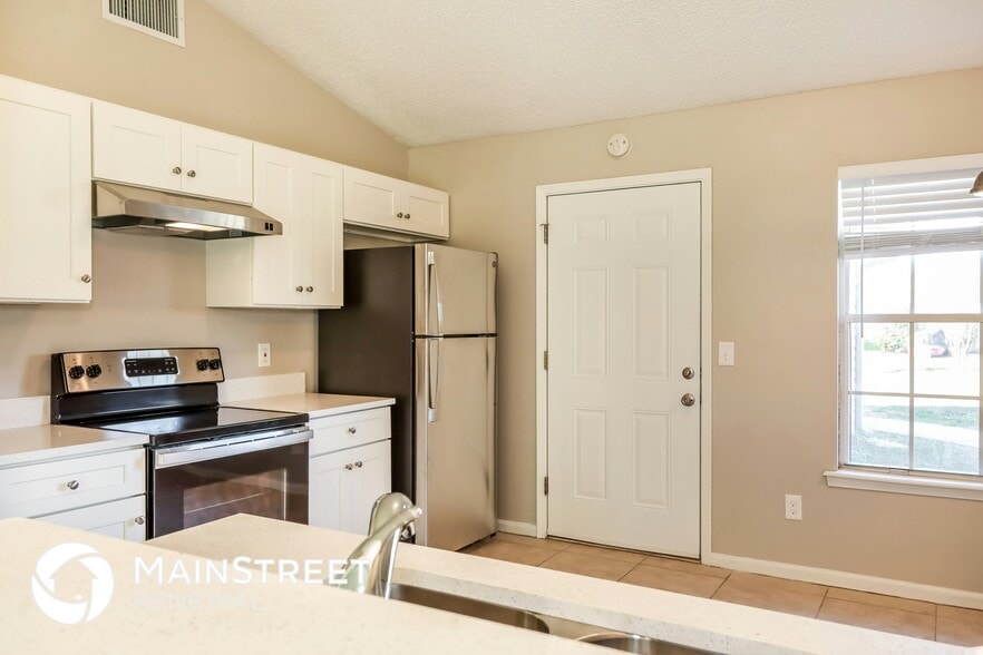 Building Photo - 7767 Pikes Peak Dr