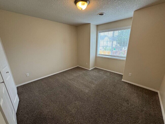 Building Photo - 1/2 OFF 3rd Month's Rent!!  Beautiful 4 Bedroom Clackamas Home