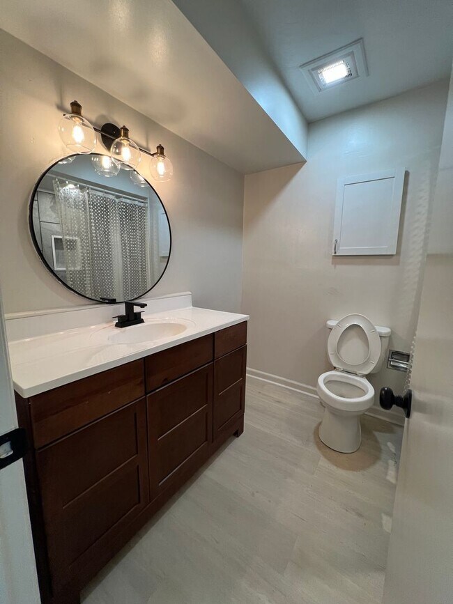 Building Photo - West Lafayette Home, Fenced Backyard, Attached 2 Car Garage, Stainless Appliances, Full Basement