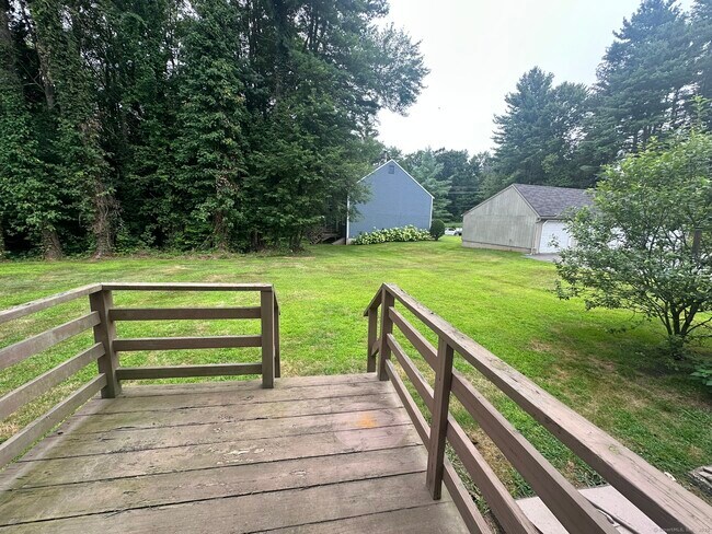 Building Photo - 148 Fairway Dr