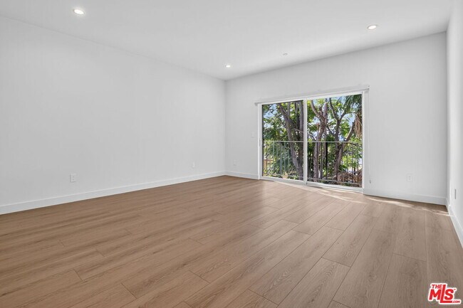 Building Photo - 11302 Collins St