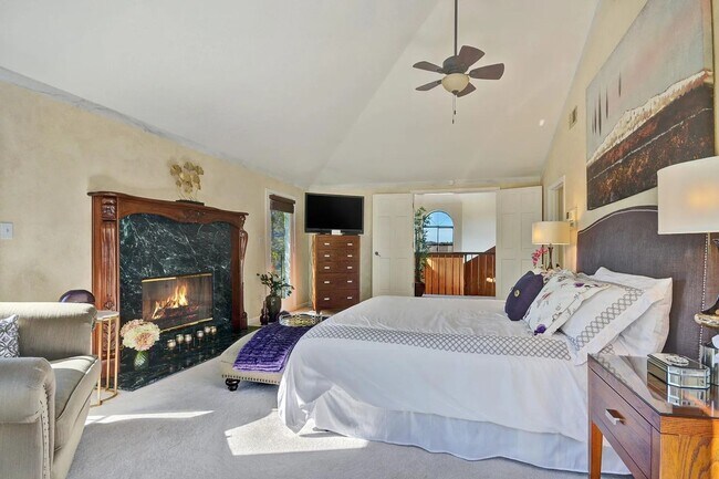 Building Photo - STUNNING LUXURY HOME WITH GORGEOUS SETTING IN WONDERFUL ORINDA!