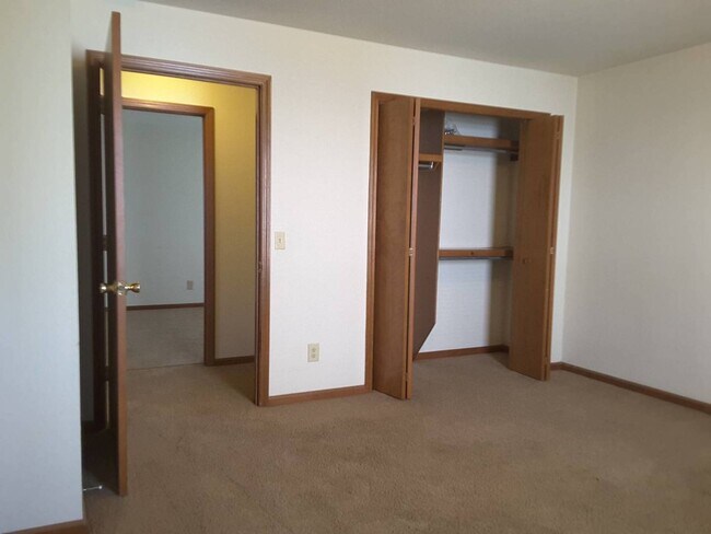 Building Photo - 211 Stonewall Ct