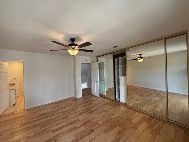 Building Photo - Beautiful 3BD/3BA Townhome in Carlsbad