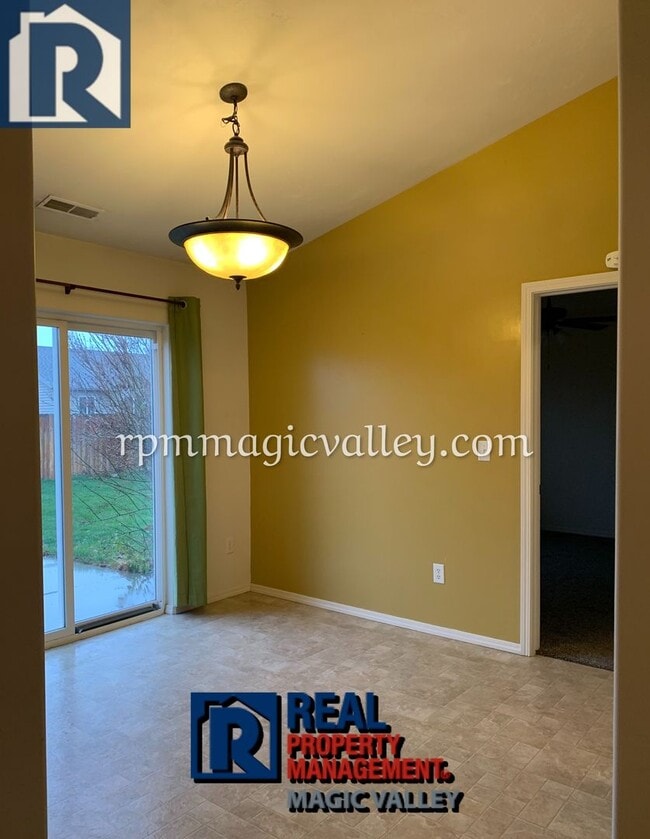 Building Photo - Cute Single-Family Home Available!!