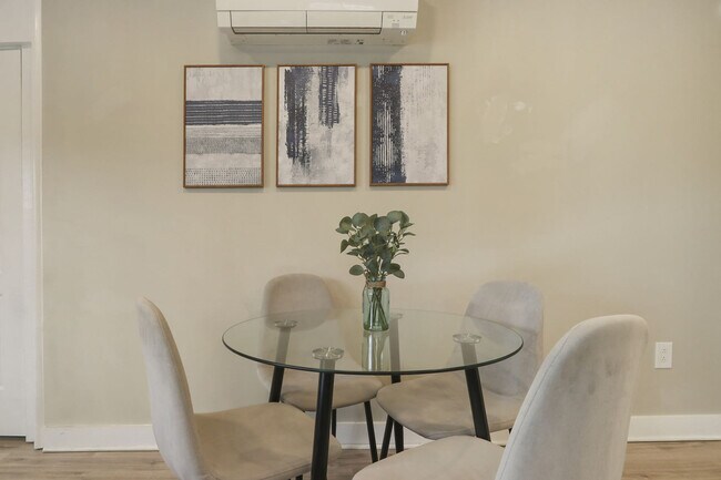 Building Photo - 1009 Front St