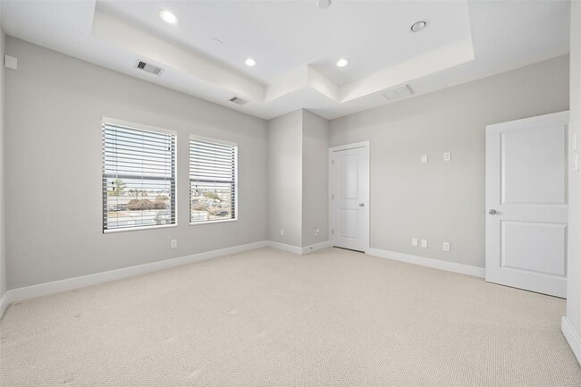 Building Photo - 1136 Wycliffe Dr