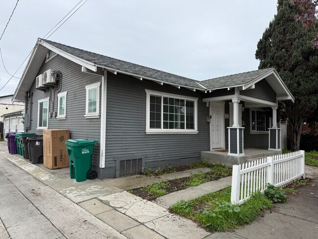 Building Photo - 1108 Orange Ave