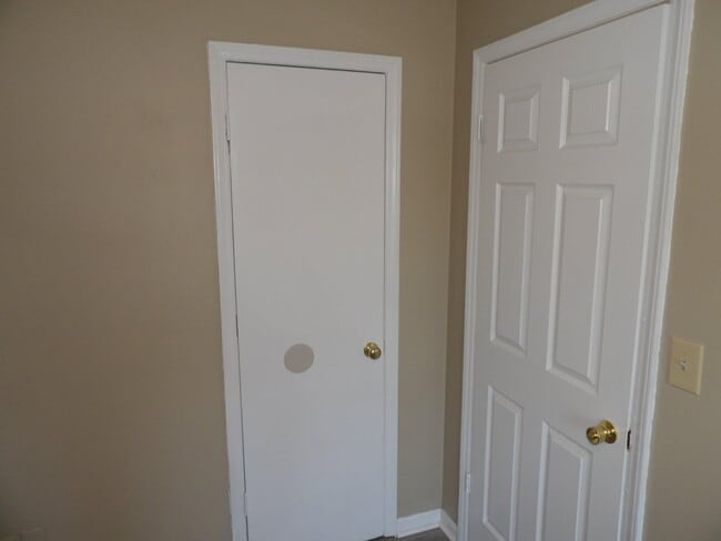 Building Photo - 217 Landings Dr