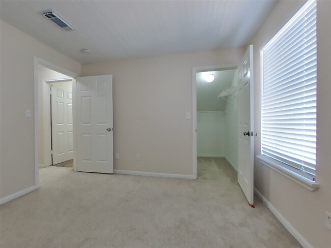 Building Photo - 3259 Jorns St