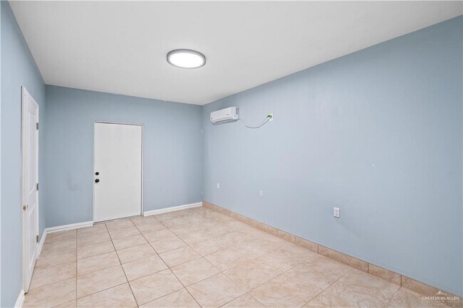 Building Photo - 20 Silverado Dr E