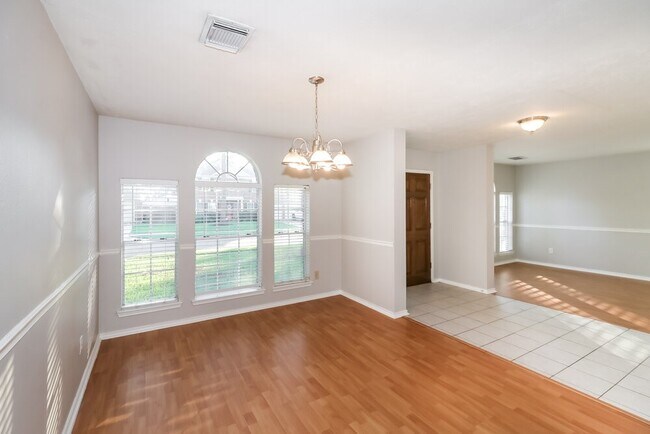 Building Photo - 8234 Worthington Dr