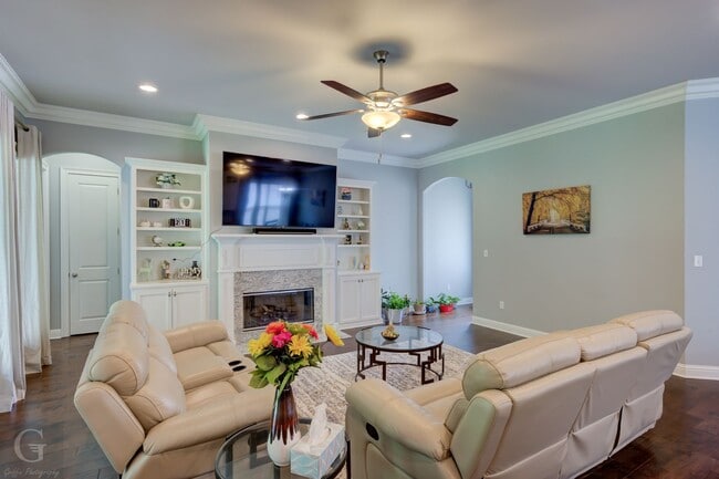 Building Photo - Beautiful 3 Bedroom in Twelve Oaks - Less than 10 Years old!