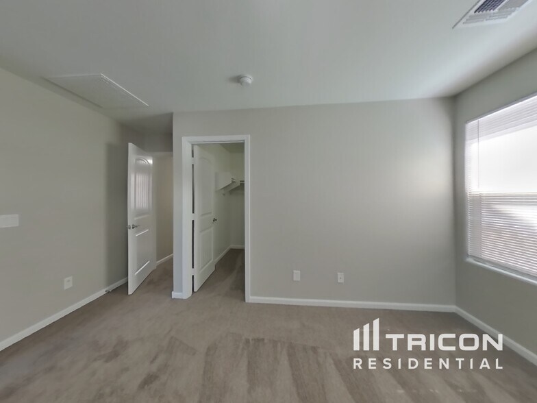 Building Photo - 1420 S Ponderosa Dr