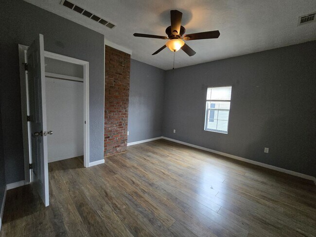 Building Photo - mad5878