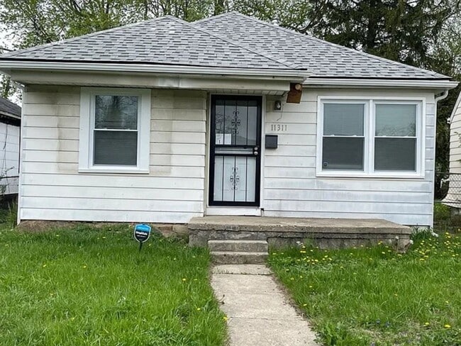 Building Photo - 3 bed 1 bath Home