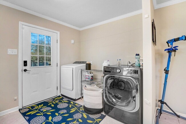 Building Photo - SPACIOUS & UPDATED 2-Story in Goldsboro *Convenient Location*