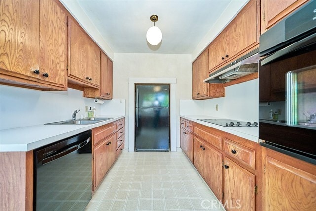 Building Photo - 315 E Las Flores Ave
