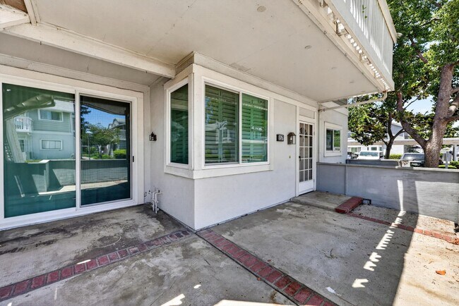 Building Photo - Spacious 2 Bed, 2 Bath Condo in Desirable Northwood