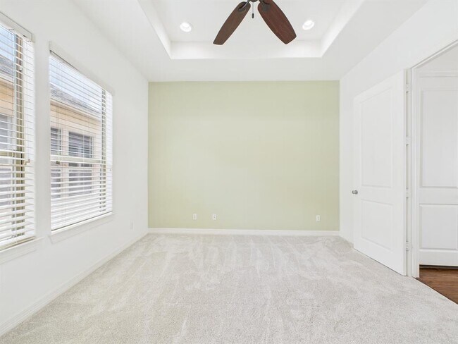 Building Photo - 3805 Center Plaza Dr