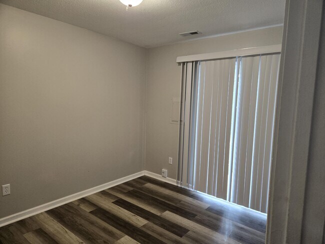 Building Photo - 505 Eldridge St